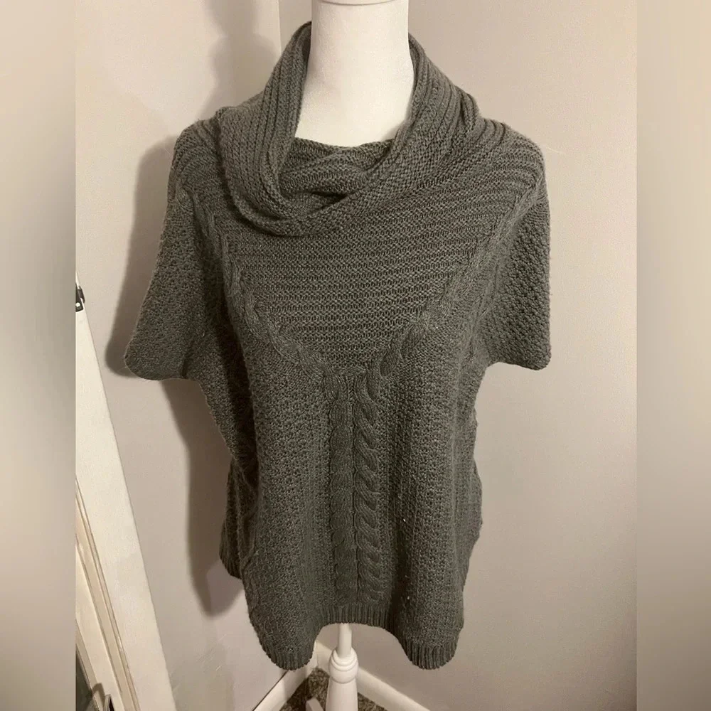 New York & company grey knit‎ sweater